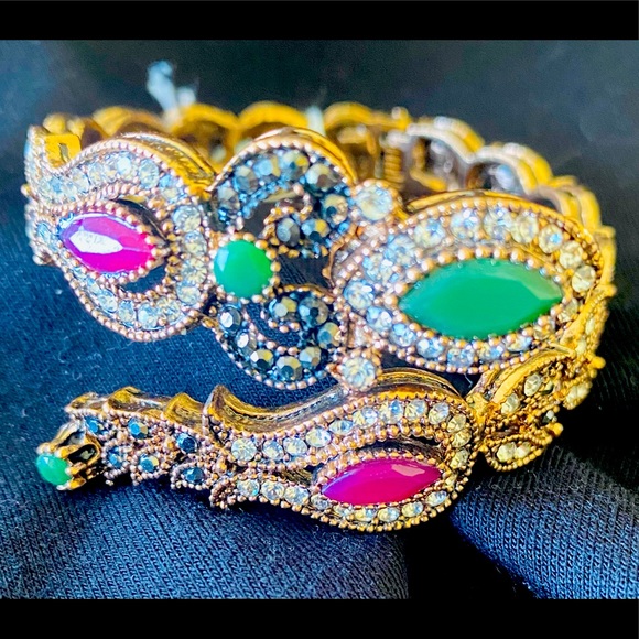 BOHEMIAN GORGEOUS ANTIQUE GOLD BRACELET with Green & Red Beautiful Stones - Picture 3 of 13